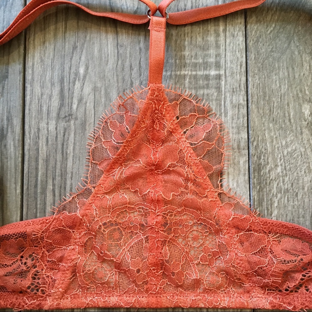 Victoria’s Secret Push-up Bra 32D - Picture 2 of 2